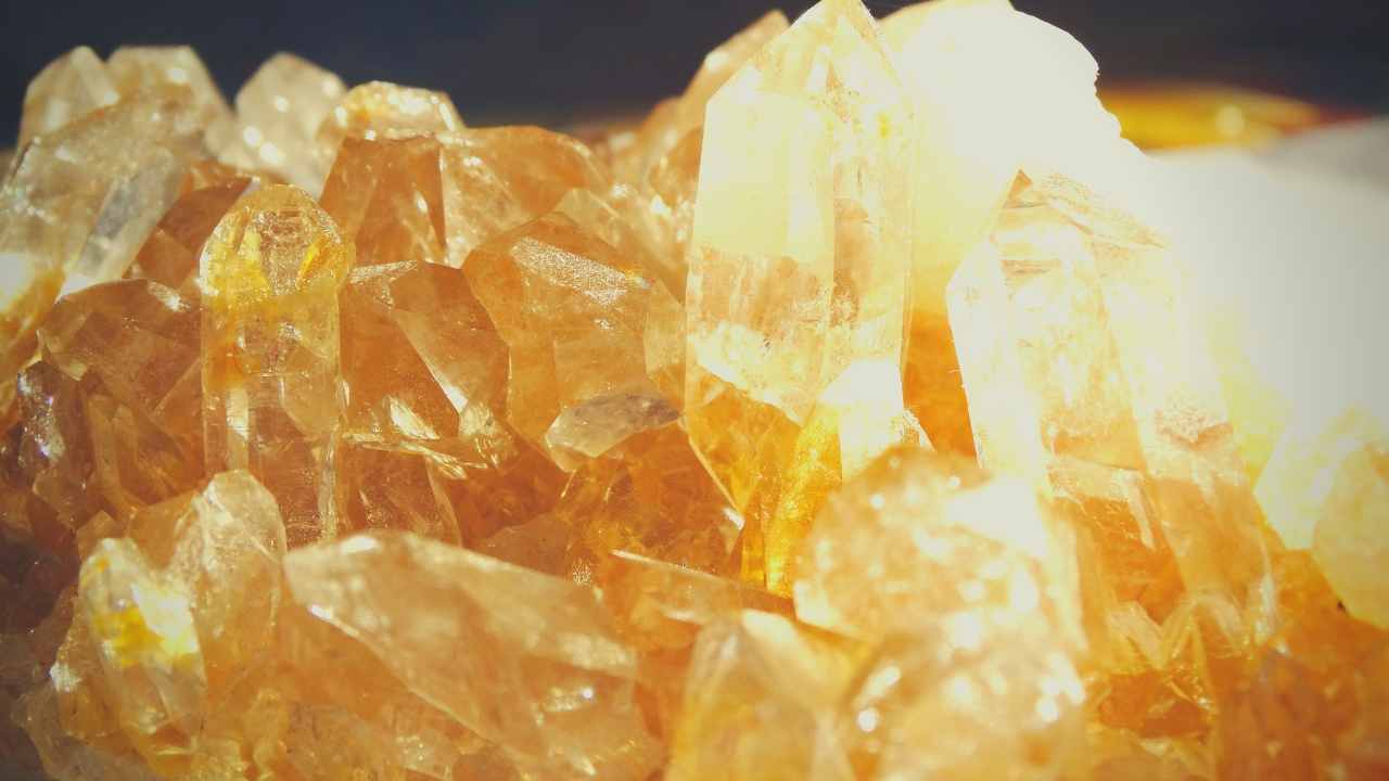How To Use Citrine To Attract Money – 6 Key Methods