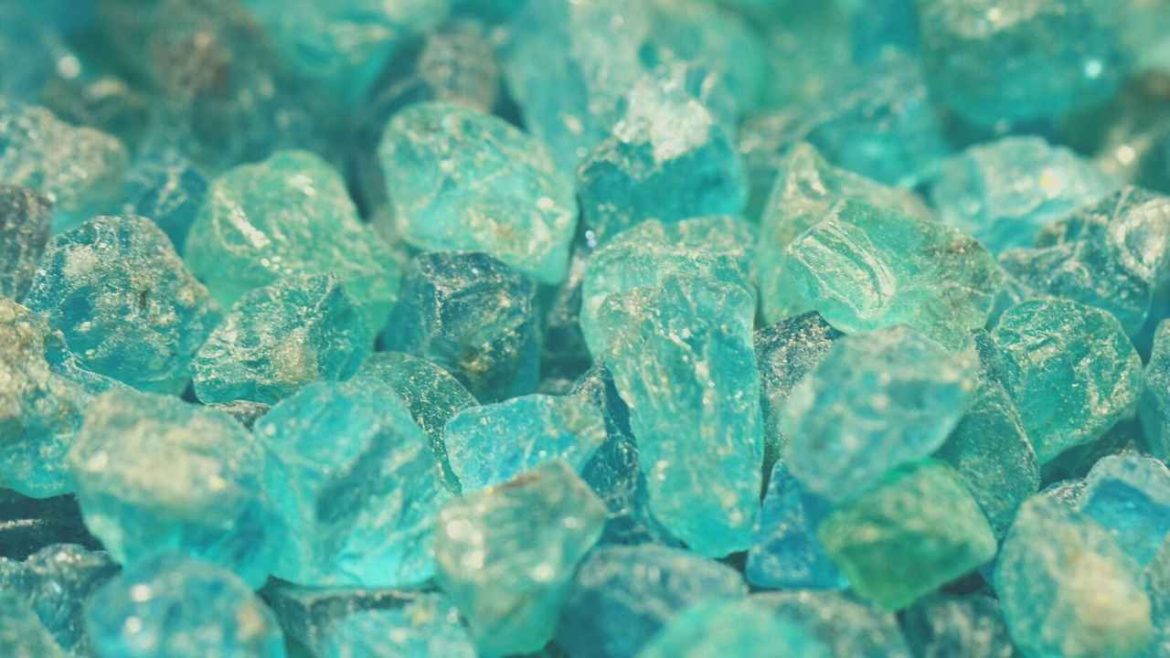 6 Amazing Healing & Metaphysical Properties Of Blue Apatite