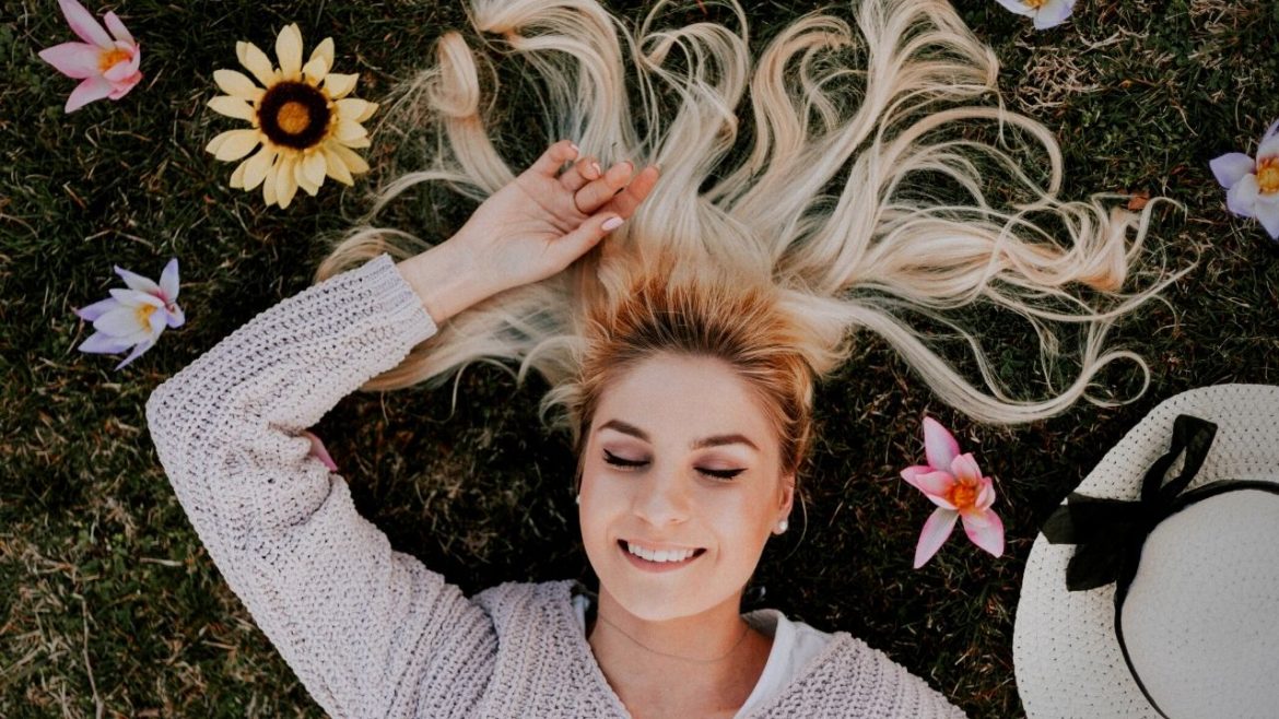 Dreaming About Kissing Your Soulmate? 6 Possible Meanings